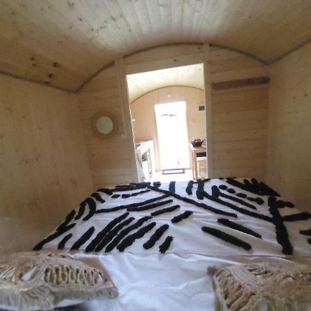Les Roulottes Du Pilat Hotell Maclas Eksteriør bilde